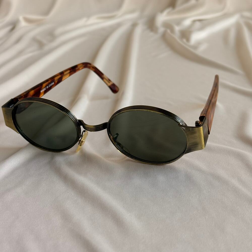 Green Oval Brass Sunglasses - 80s Vintage, Tortoise Shell Arms - Picture 6 of 7